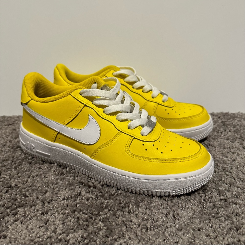 nike yellow air force one